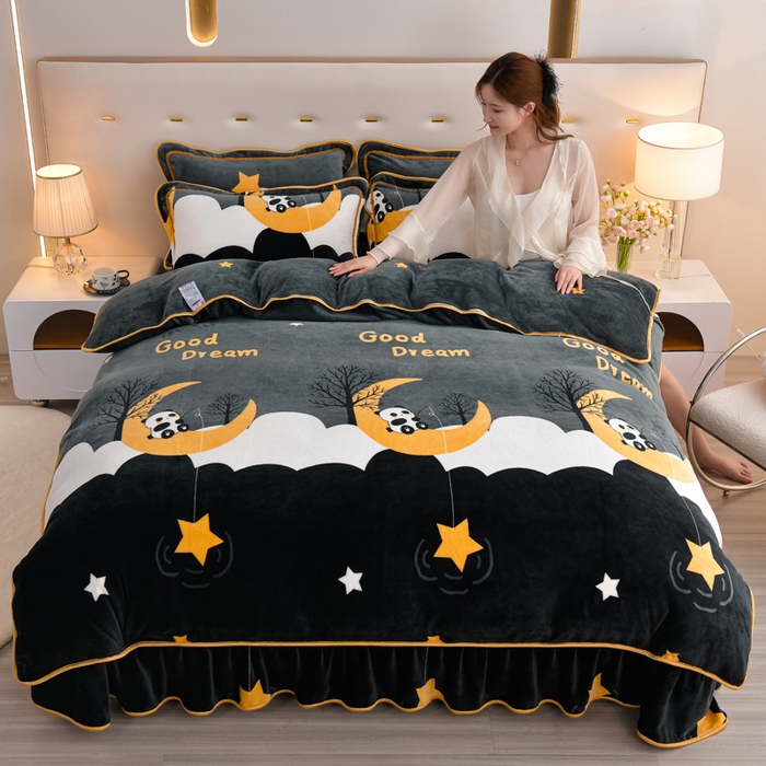 91家纺网 家纺一手货源 找家纺 阿亮家居 2024新款8.5斤保暖牛奶绒金貂绒床裙款四件套 可爱熊猫