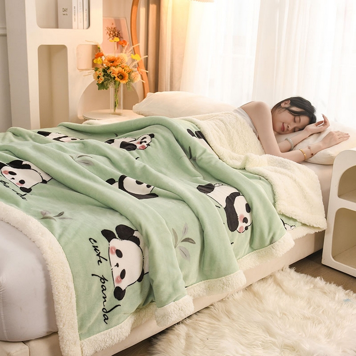 91家纺网 家纺一手货源 找家纺 2025新款毛毯AB版牛奶绒+羊羔绒毯子复合多功能午睡毯 熊猫-绿