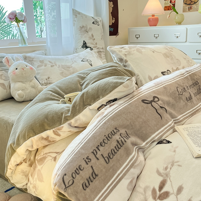 91家纺网 家纺一手货源 找家纺 慕澄家纺 2024新款小清新可爱印花牛奶绒加厚保暖四件套 夜舞精灵