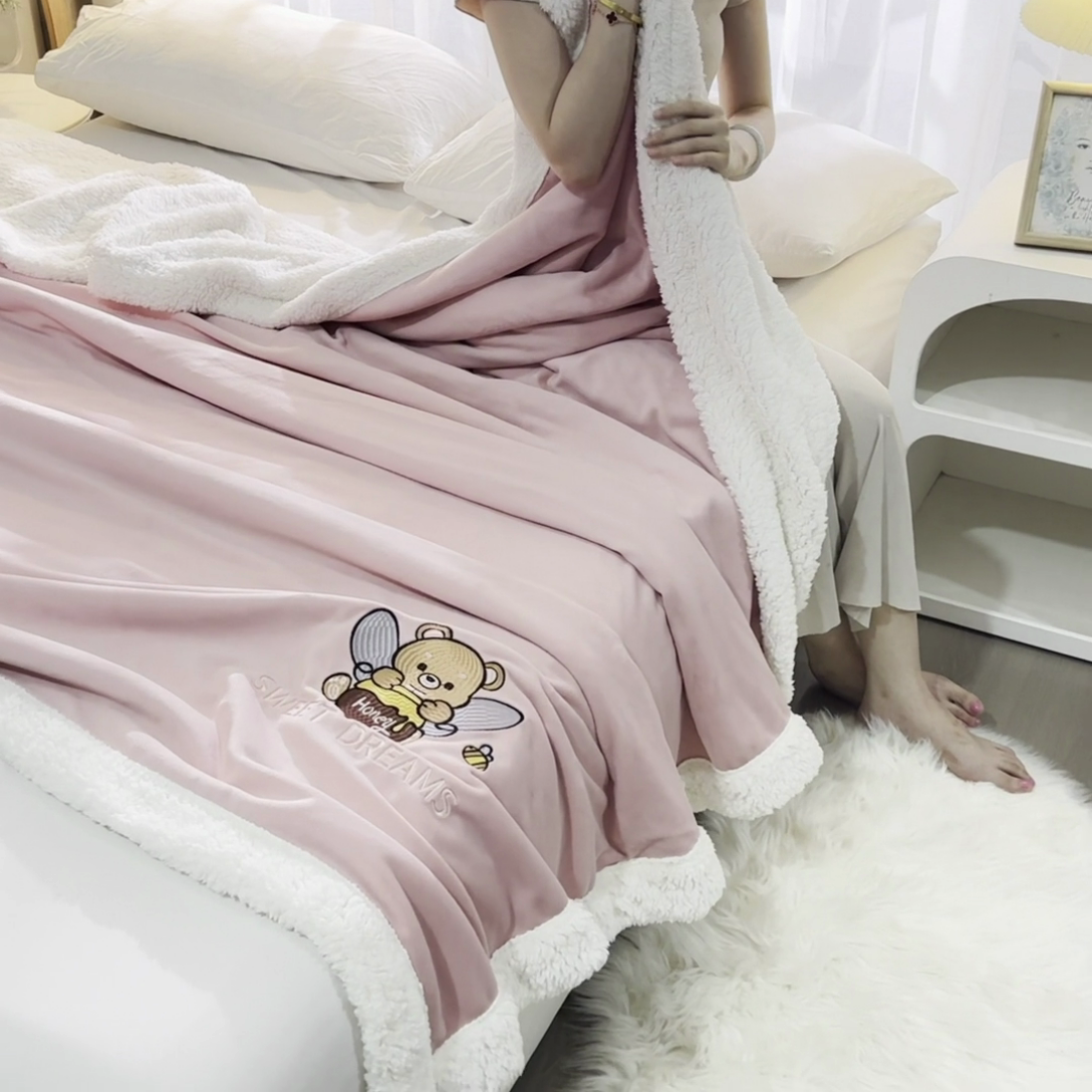 91家纺网 家纺一手货源 找家纺 2025新款毛毯AB版牛奶绒+羊羔绒毯子复合多功能午睡毯 美梦-少女粉