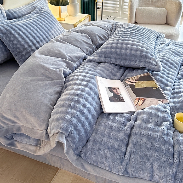 91家纺网 家纺一手货源 找家纺 芸锦豪 2024新款仿兔毛小泡泡兔兔绒兔毛绒四件套 湖兰