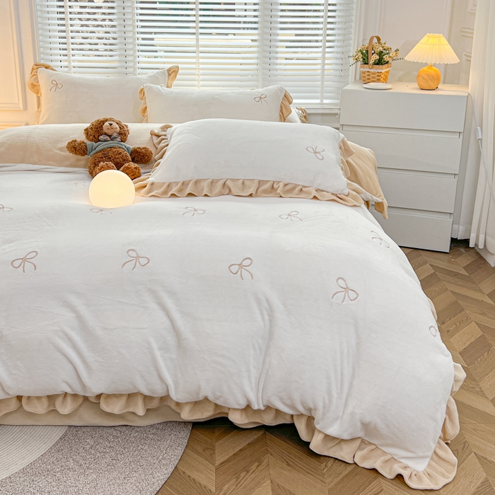 91家纺网 家纺一手货源 找家纺 金麦家纺 2024新款花边款牛奶绒四件套 蝴蝶结-香槟金