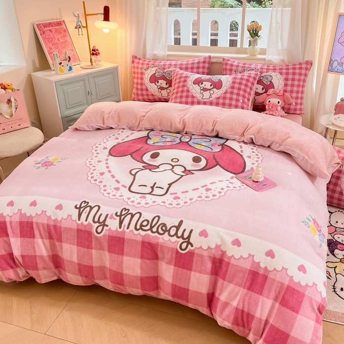 91家纺网 家纺一手货源 找家纺 金爱家 2024新款三丽鸥大版加厚牛奶绒四件套-第二批 绒大版-R粉黛美乐蒂