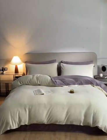 91家纺网 家纺一手货源 找家纺 启程家纺 2024新款A类加厚230克纯色双拼牛奶绒四件套 奶油黄+香芋紫