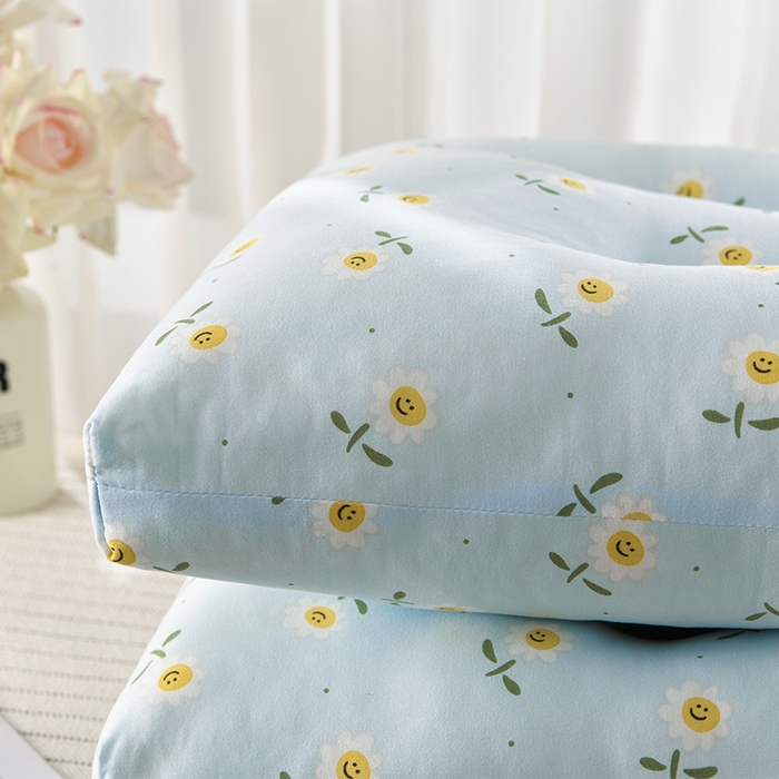 91家纺网 家纺一手货源 找家纺 圣楚家纺 2024新款云朵护颈枕枕头枕芯45*60cm 笑脸