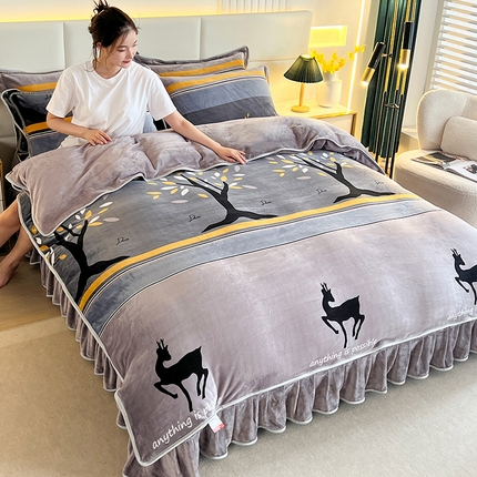 91家纺网 家纺一手货源 找家纺 富缦庭 2024新款8-9斤小包边床裙款牛奶绒印花四件套 树影斑驳