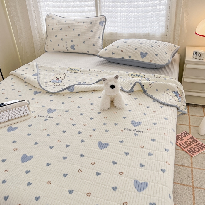 91家纺网 家纺一手货源 找家纺 茉夕家纺 2024新款奶芙纯棉印花牛奶绒水洗床盖 奶芙-爱心蓝