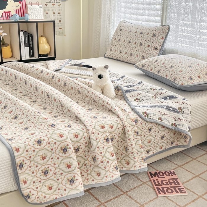 91家纺网 家纺一手货源 找家纺 茉夕家纺 2024新款奶芙纯棉印花牛奶绒水洗床盖 奶芙-春暖花开