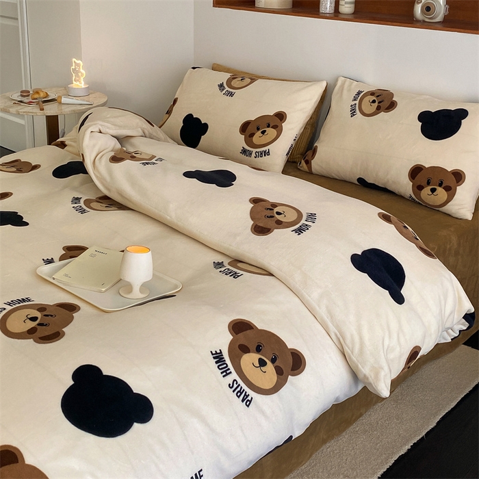 91家纺网 家纺一手货源 找家纺 2025新款小清新双面牛奶绒四件套 呆萌熊