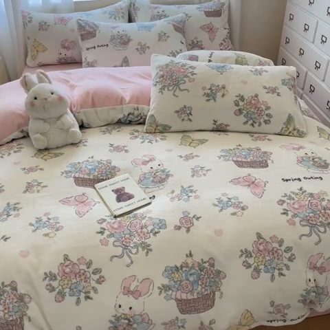 91家纺网 家纺一手货源 找家纺 慕澄家纺 2024新款小清新可爱印花牛奶绒加厚保暖四件套 花篮兔