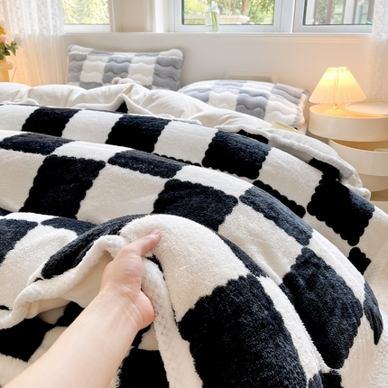 91家纺网 家纺一手货源 找家纺 （总）2024秋冬新款北极绒加厚夹棉床褥垫+北极绒宽包边被套四件套