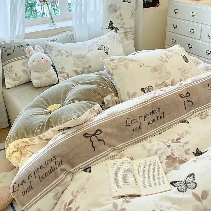 91家纺网 家纺一手货源 找家纺 慕澄家纺 2024新款小清新可爱印花牛奶绒加厚保暖四件套 夜舞精灵