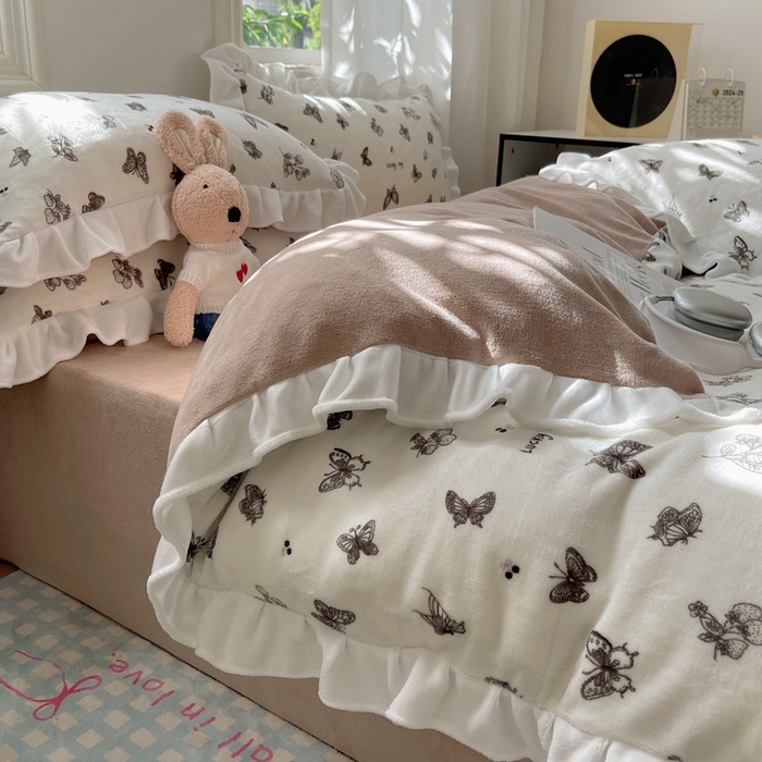 91家纺网 家纺一手货源 找家纺 美乐迪家纺 2024新款花边牛奶绒印花四件套 蝶恋花