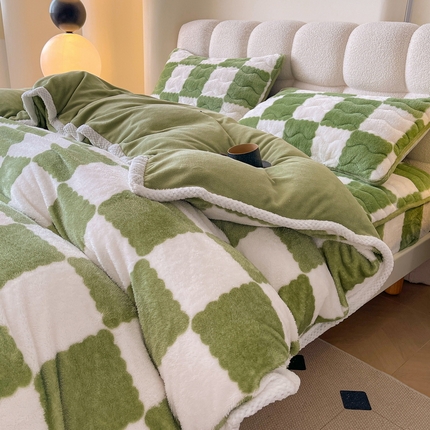 2024新款A类北极绒格子-条纹系列宽包边加厚被套（暖光图） 棋盘格-豆绿