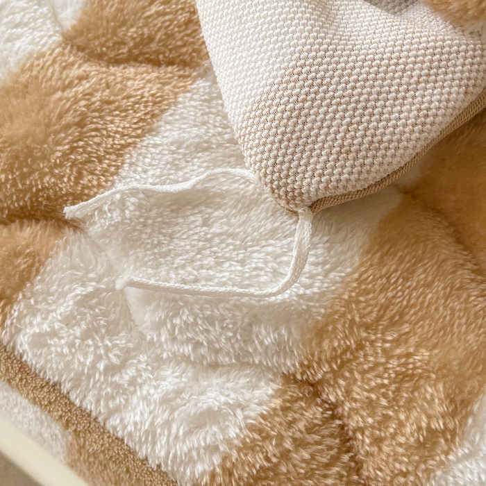 91家纺网 家纺一手货源 找家纺 2024新款A类北极绒格子-条纹系列宽包边加厚被套（暖光图） 条纹-奶咖