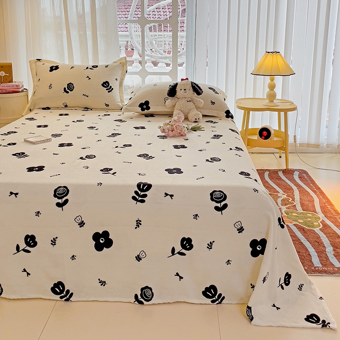 91家纺网 家纺一手货源 找家纺 名兮家居 2024新款时尚卡通风高克重牛奶绒床单-盖毯 花溪