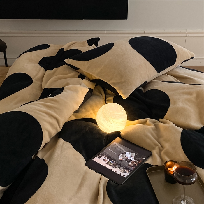 91家纺网 家纺一手货源 找家纺 2025新款小清新双面牛奶绒四件套 黑糖