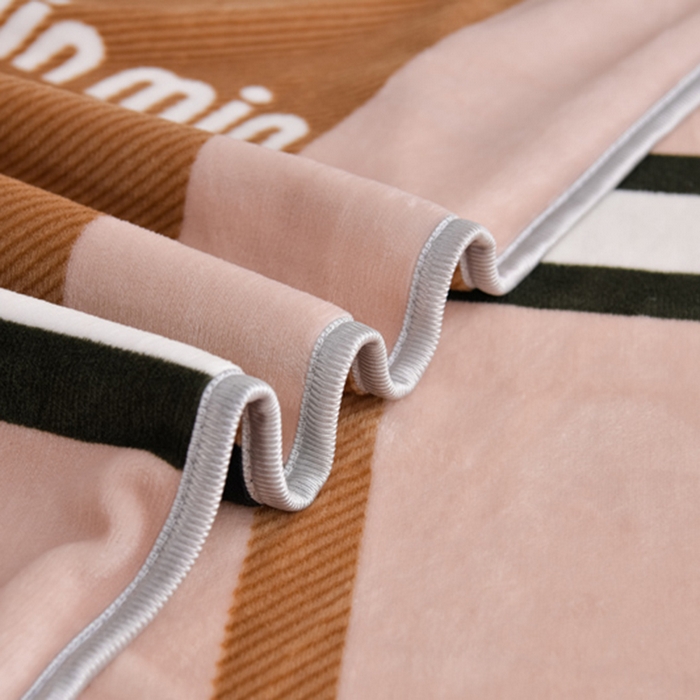 91家纺网 家纺一手货源 找家纺 阿亮家居 2024新款8.5斤保暖牛奶绒金貂绒床裙款四件套 经典条格