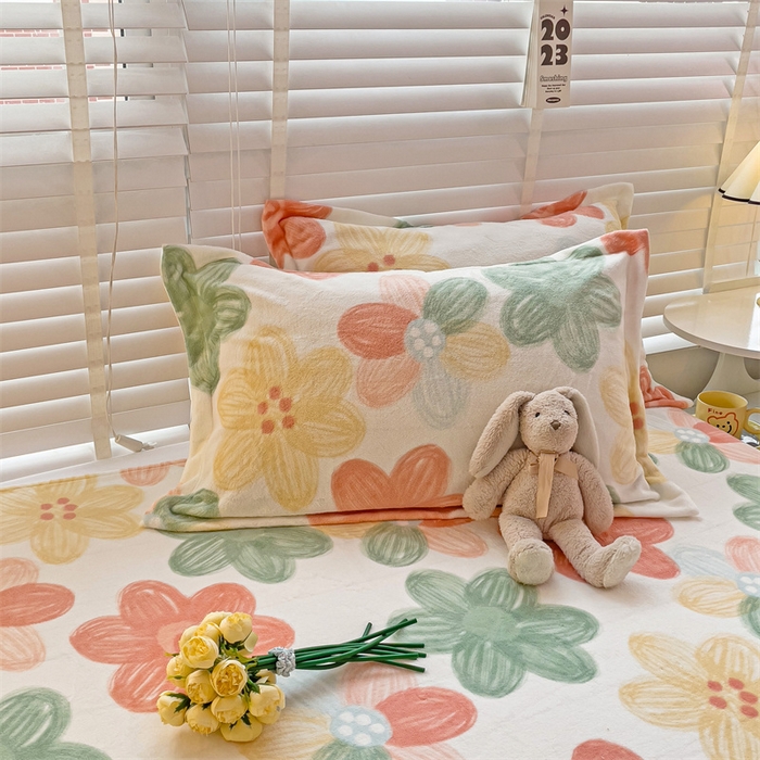 91家纺网 家纺一手货源 找家纺 名兮家居 2024新款时尚卡通风高克重牛奶绒床单-盖毯 倾城