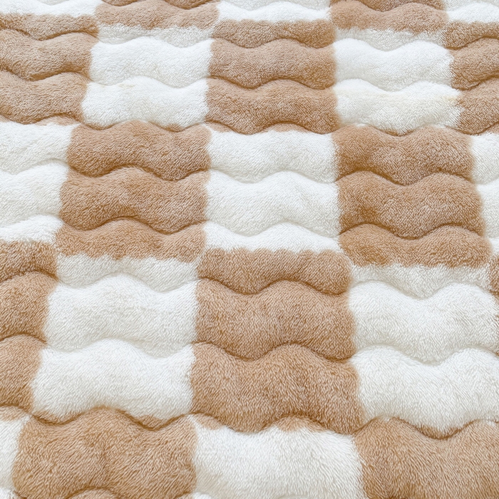 91家纺网 家纺一手货源 找家纺 2024秋冬加厚床垫床褥子北极绒印花泰迪绒床褥床护垫三件套-160g夹棉 棋盘格-奶咖