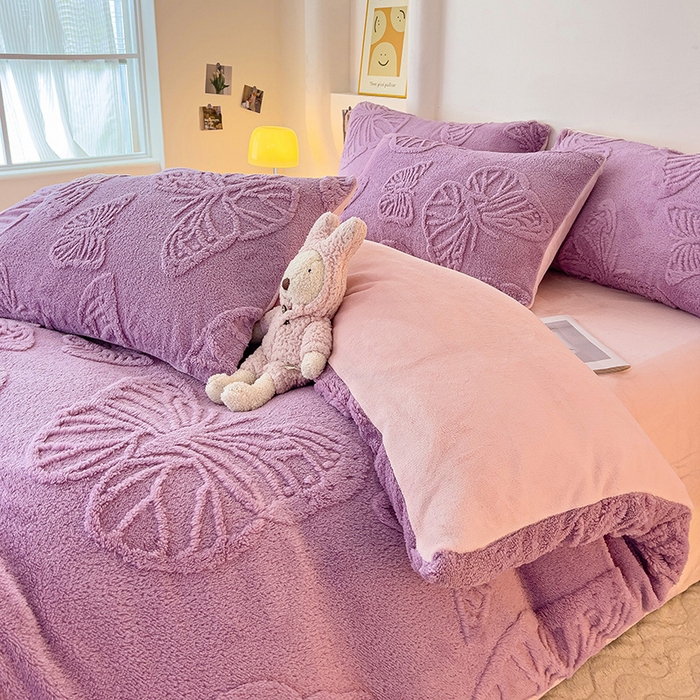 91家纺网 家纺一手货源 找家纺 梦之岛 2024新款高克重提花雕花牛奶绒四件套 蝴蝶公主-紫粉