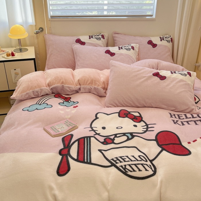 91家纺网 家纺一手货源 找家纺 金爱家 2024新款三丽鸥大版加厚牛奶绒四件套-第二批 绒R滑翔kt