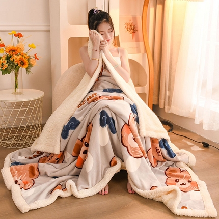 91家纺网 家纺一手货源 找家纺 2025新款毛毯AB版牛奶绒+羊羔绒毯子复合多功能午睡毯 小熊-灰