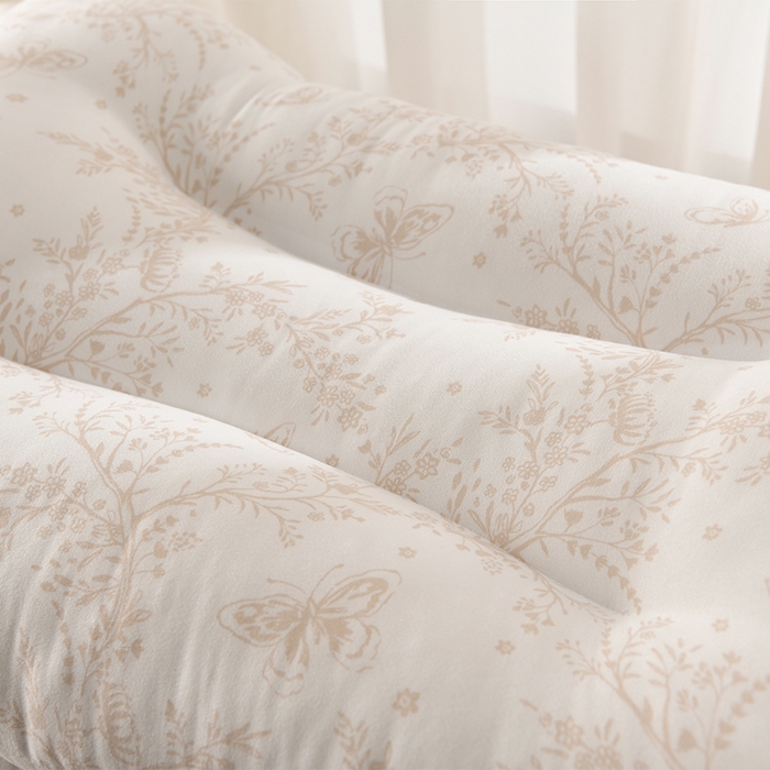 91家纺网 家纺一手货源 找家纺 圣楚家纺 2024新款云朵护颈枕枕头枕芯45*60cm 逐风