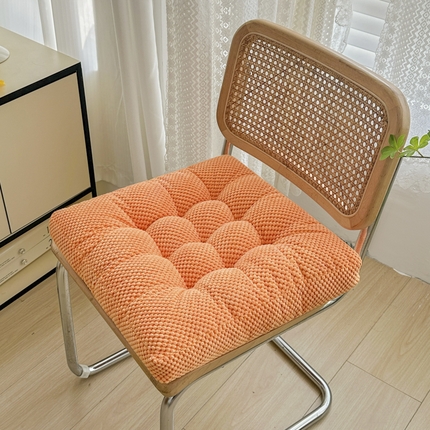 91家纺网 家纺一手货源 找家纺 （总）囍莱家纺 2024新款豆豆绒立体方形坐垫