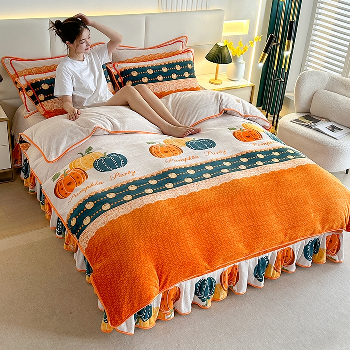 91家纺网 家纺一手货源 找家纺 富缦庭 2024新款8-9斤小包边床裙款牛奶绒印花四件套 南瓜派