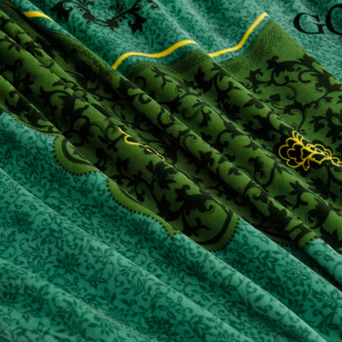 91家纺网 家纺一手货源 找家纺 阿亮家居 2024新款8.5斤保暖牛奶绒金貂绒床裙款四件套 绿野仙踪