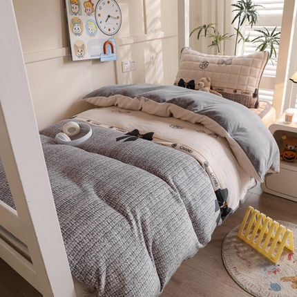 91家纺网 家纺一手货源 找家纺 （总）爱思凯家纺 2025新款A类牛奶绒学生床褥三件套-初心系列