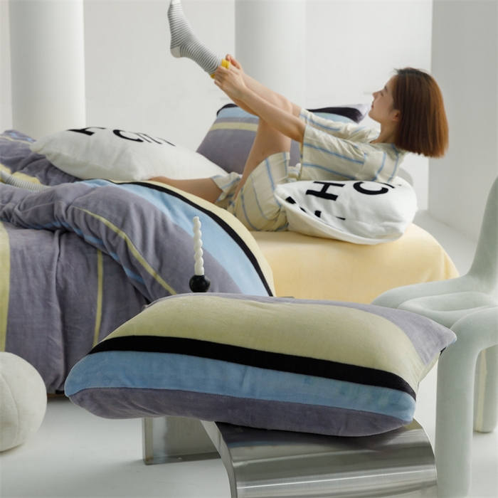 91家纺网 家纺一手货源 找家纺 2025新款小清新双面牛奶绒四件套 简约条纹