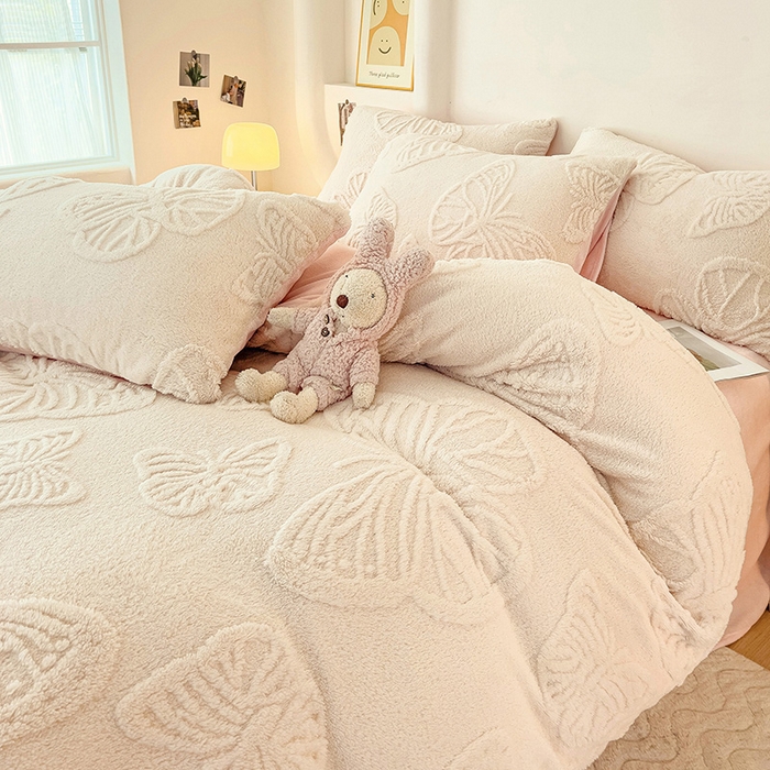 91家纺网 家纺一手货源 找家纺 梦之岛 2024新款高克重提花雕花牛奶绒四件套 蝴蝶公主-白粉