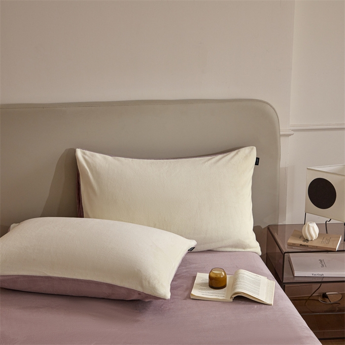 91家纺网 家纺一手货源 找家纺 启程家纺 2024新款A类加厚230克纯色双拼牛奶绒四件套 奶油黄+香芋紫