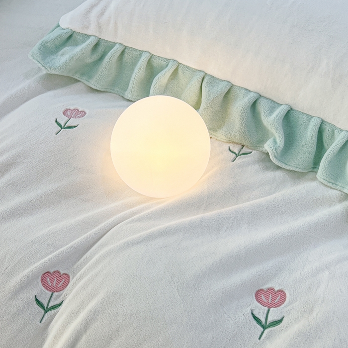 91家纺网 家纺一手货源 找家纺 金麦家纺 2024新款花边款牛奶绒四件套 蓝色花朵