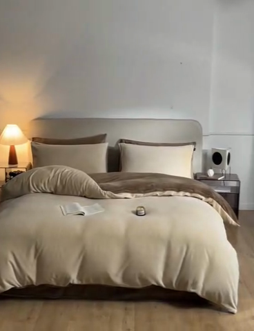 91家纺网 家纺一手货源 找家纺 启程家纺 2024新款A类加厚230克纯色双拼牛奶绒四件套 奶咖+奶茶咖