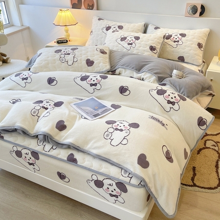 91家纺网 家纺一手货源 找家纺 2024秋冬A类牛奶绒加厚夹棉床笠+牛奶绒被套四件套爱心狗