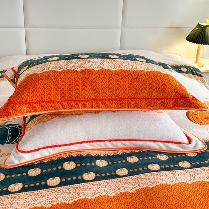 91家纺网 家纺一手货源 找家纺 富缦庭 2024新款8-9斤小包边床裙款牛奶绒印花四件套 南瓜派