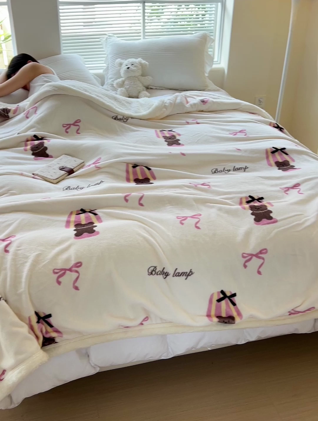 91家纺网 家纺一手货源 找家纺 鑫喜莱家纺 2024新款牛奶绒羊羔绒盖毯毛毯毯子午睡毯 蝴蝶结小熊