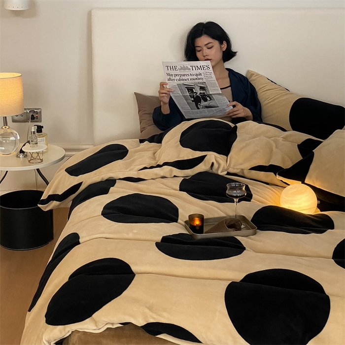 91家纺网 家纺一手货源 找家纺 2025新款小清新双面牛奶绒四件套 黑糖