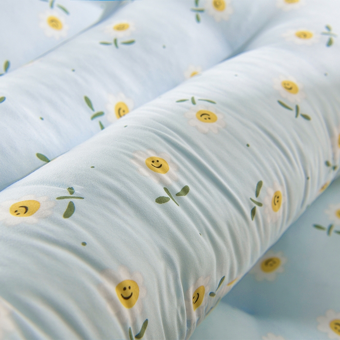 91家纺网 家纺一手货源 找家纺 圣楚家纺 2024新款云朵护颈枕枕头枕芯45*60cm 笑脸