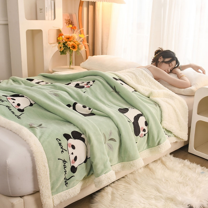 91家纺网 家纺一手货源 找家纺 2025新款毛毯AB版牛奶绒+羊羔绒毯子复合多功能午睡毯 熊猫-绿