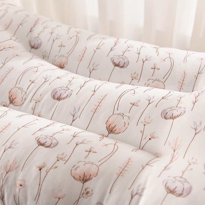 91家纺网 家纺一手货源 找家纺 圣楚家纺 2024新款云朵护颈枕枕头枕芯45*60cm 童话