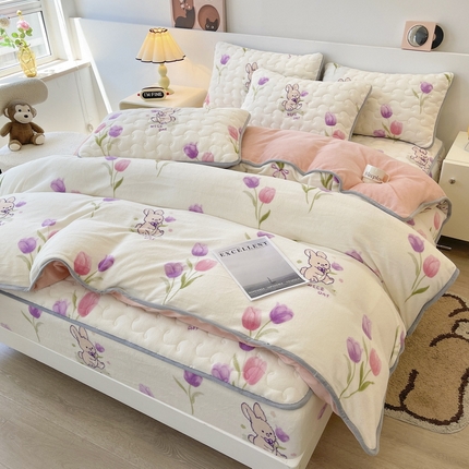 91家纺网 家纺一手货源 找家纺 2024秋冬A类牛奶绒加厚夹棉床笠+牛奶绒被套四件套安妮兔