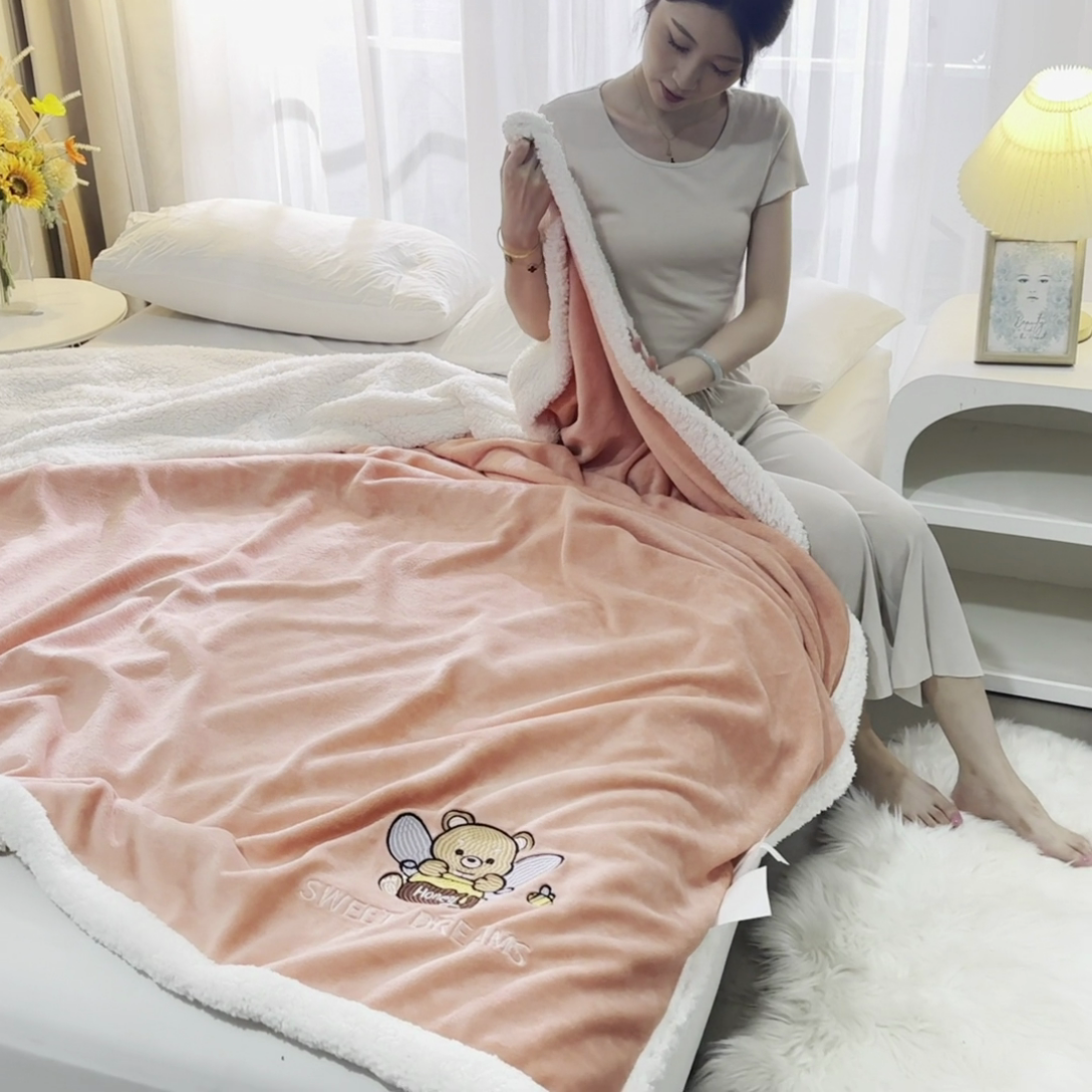 91家纺网 家纺一手货源 找家纺 2025新款毛毯AB版牛奶绒+羊羔绒毯子复合多功能午睡毯 美梦-明媚橘