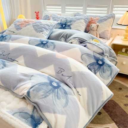 91家纺网 家纺一手货源 找家纺 2024秋冬新款牛奶绒加厚夹棉床褥垫+牛奶绒被套四件套艾琳娜