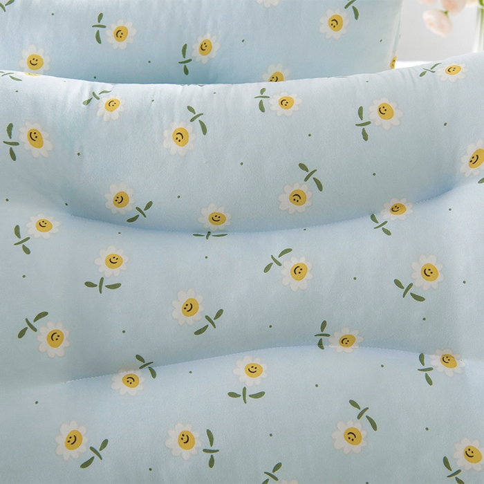 91家纺网 家纺一手货源 找家纺 圣楚家纺 2024新款云朵护颈枕枕头枕芯45*60cm 笑脸