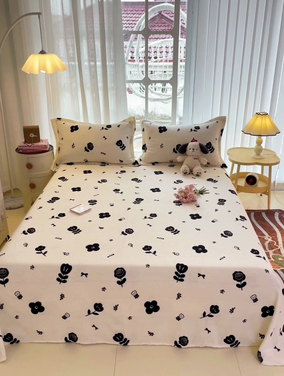 91家纺网 家纺一手货源 找家纺 名兮家居 2024新款时尚卡通风高克重牛奶绒床单-盖毯 花溪