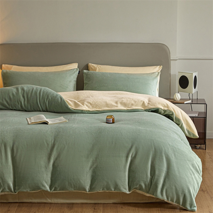 91家纺网 家纺一手货源 找家纺 启程家纺 2024新款A类加厚230克纯色双拼牛奶绒四件套 草绿+奶黄